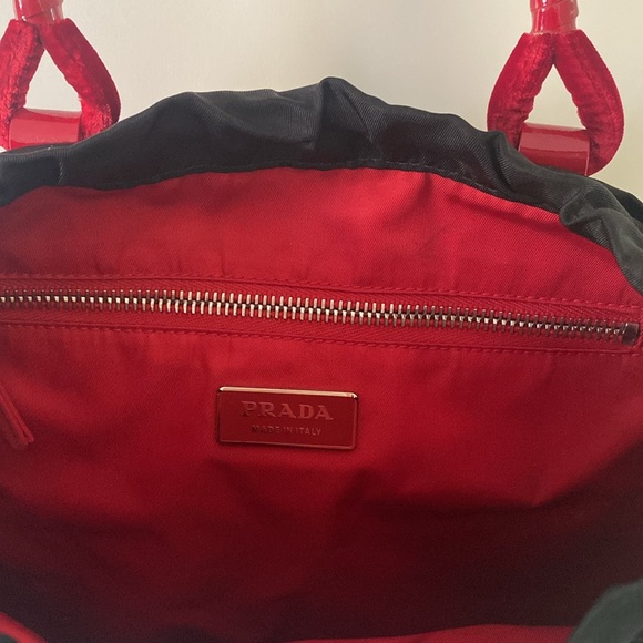 Prada bag in nylon fabric with red calfskin and velvet details. - Picture 4 of 8
